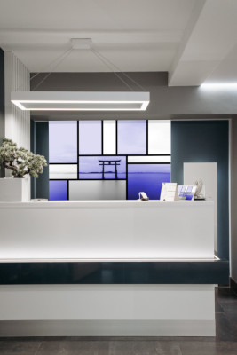 Japanese torii duotone artwork in small reception
